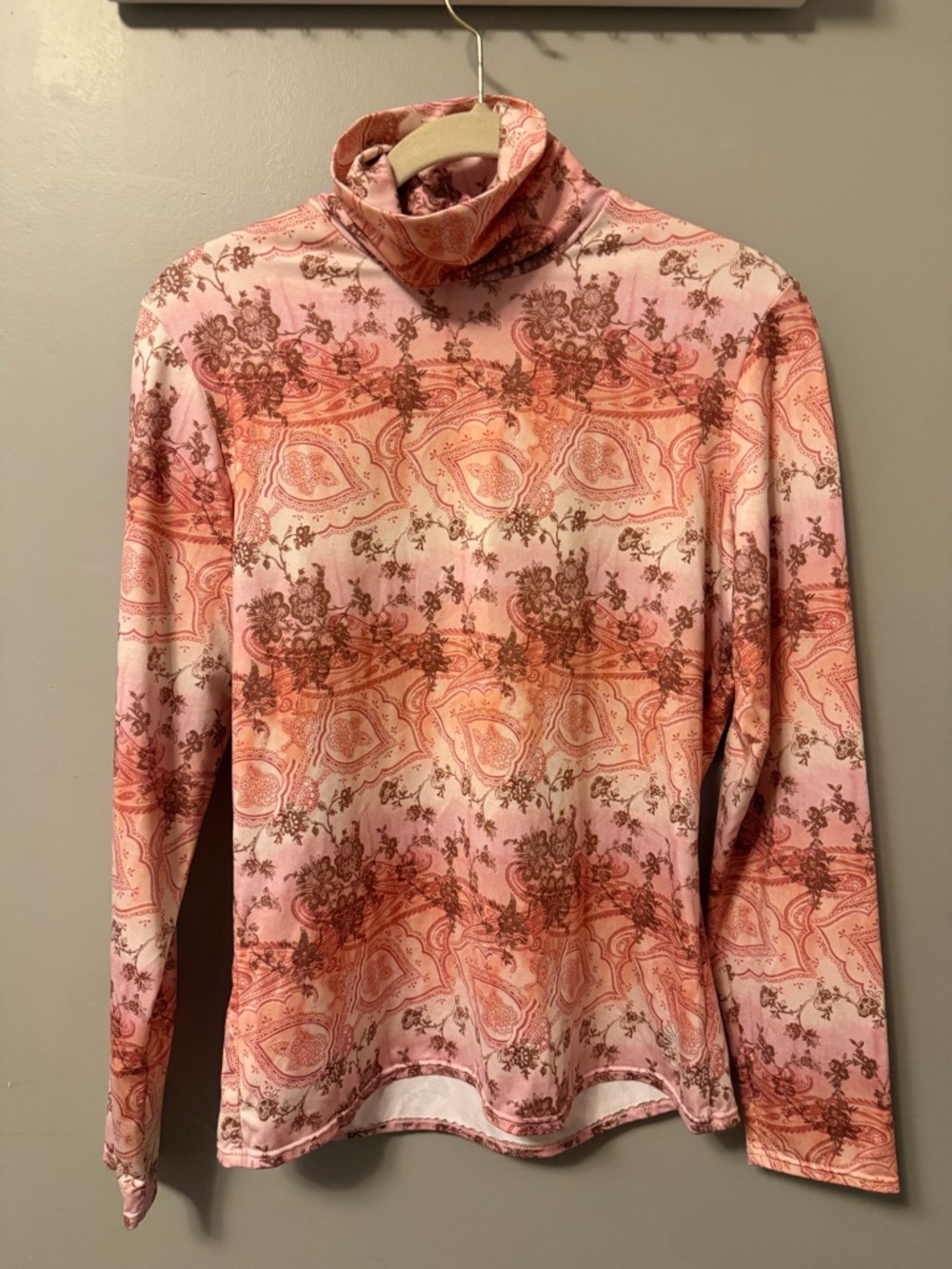 Snow Angel Cybersilk Women's Pink Paisley Print Turtleneck Top
